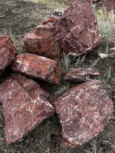 Ландшафтные глыбы красно-фиолетовые 200-1000 килограмм купить в Хабаровске