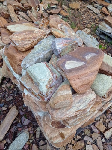 Златолит жёлтый, жёлто-зелёный глыбки и валуны для ланшафтного дизайна купить в Хабаровске