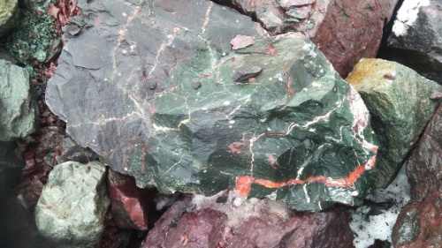 Гигантские зелёные валуны для ландшафтного дизайна весом более 5 тонн купить в Хабаровске