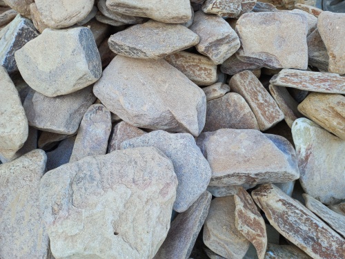 Златолит жёлтый, жёлто-зелёный глыбки и валуны для ланшафтного дизайна купить в Хабаровске