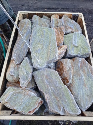 Златолит жёлтый, жёлто-зелёный глыбки и валуны для ланшафтного дизайна купить в Хабаровске
