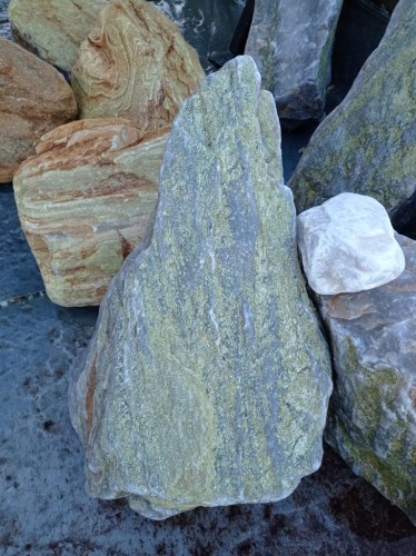 Златолит жёлтый, жёлто-зелёный глыбки и валуны для ланшафтного дизайна купить в Хабаровске