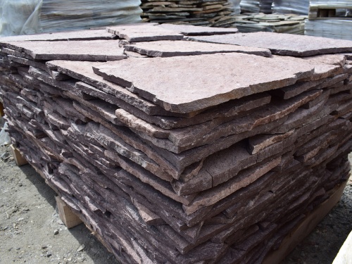 Плитняк лемезит бордовый для облицовки цоколя 20-25 мм  купить в Хабаровске