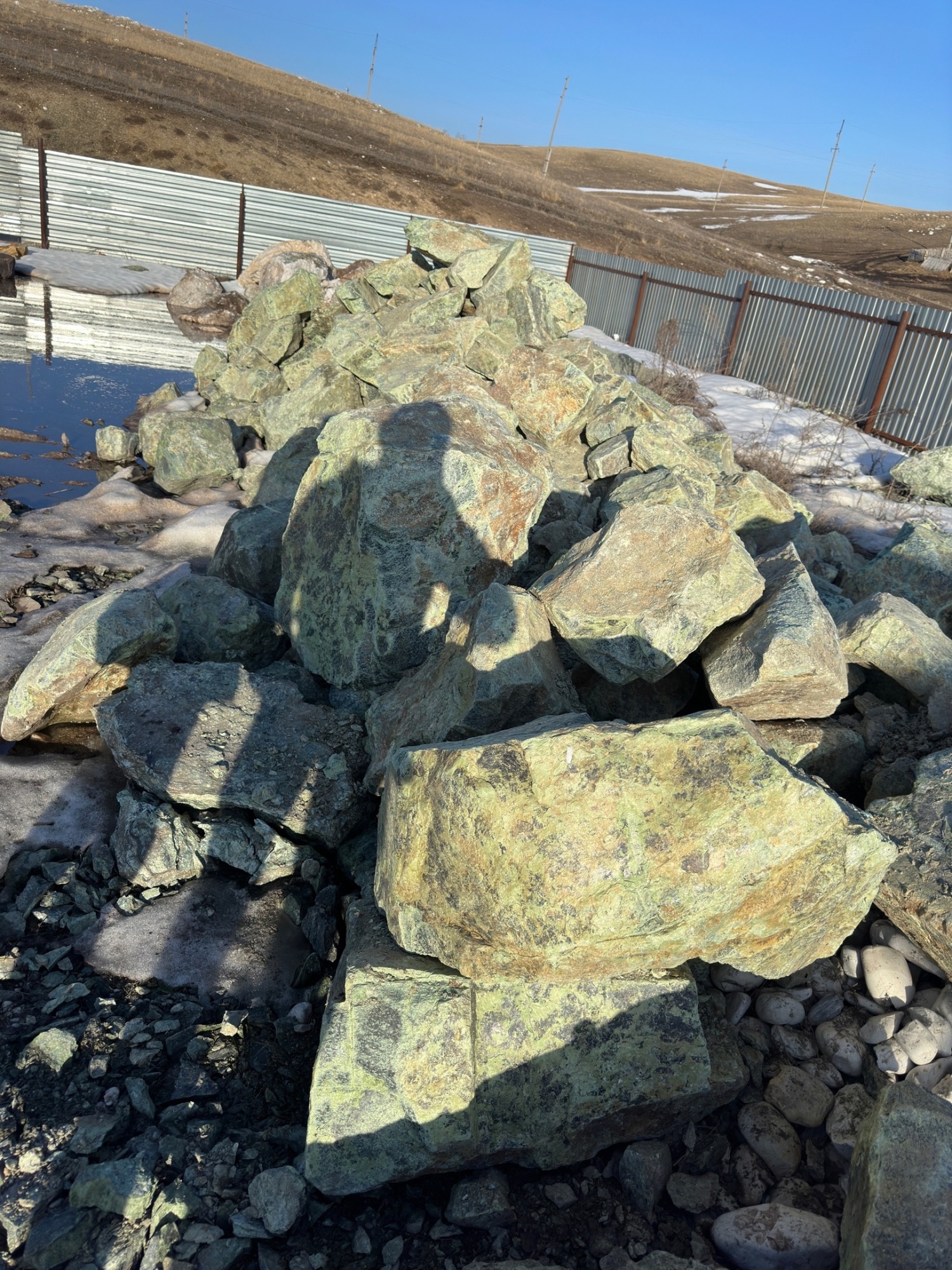 Камни для ландшафтного дизайна зелёные 10-60 килограмм купить в Хабаровске