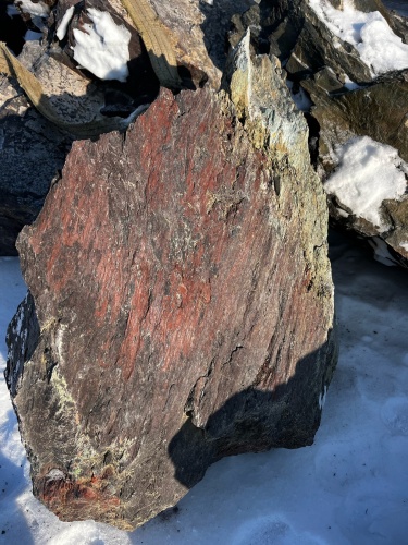 Ландшафтные глыбы красно-фиолетовые 200-1000 килограмм купить в Хабаровске