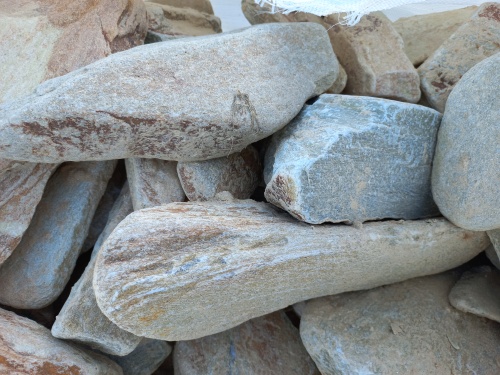 Златолит жёлтый, жёлто-зелёный глыбки и валуны для ланшафтного дизайна купить в Хабаровске