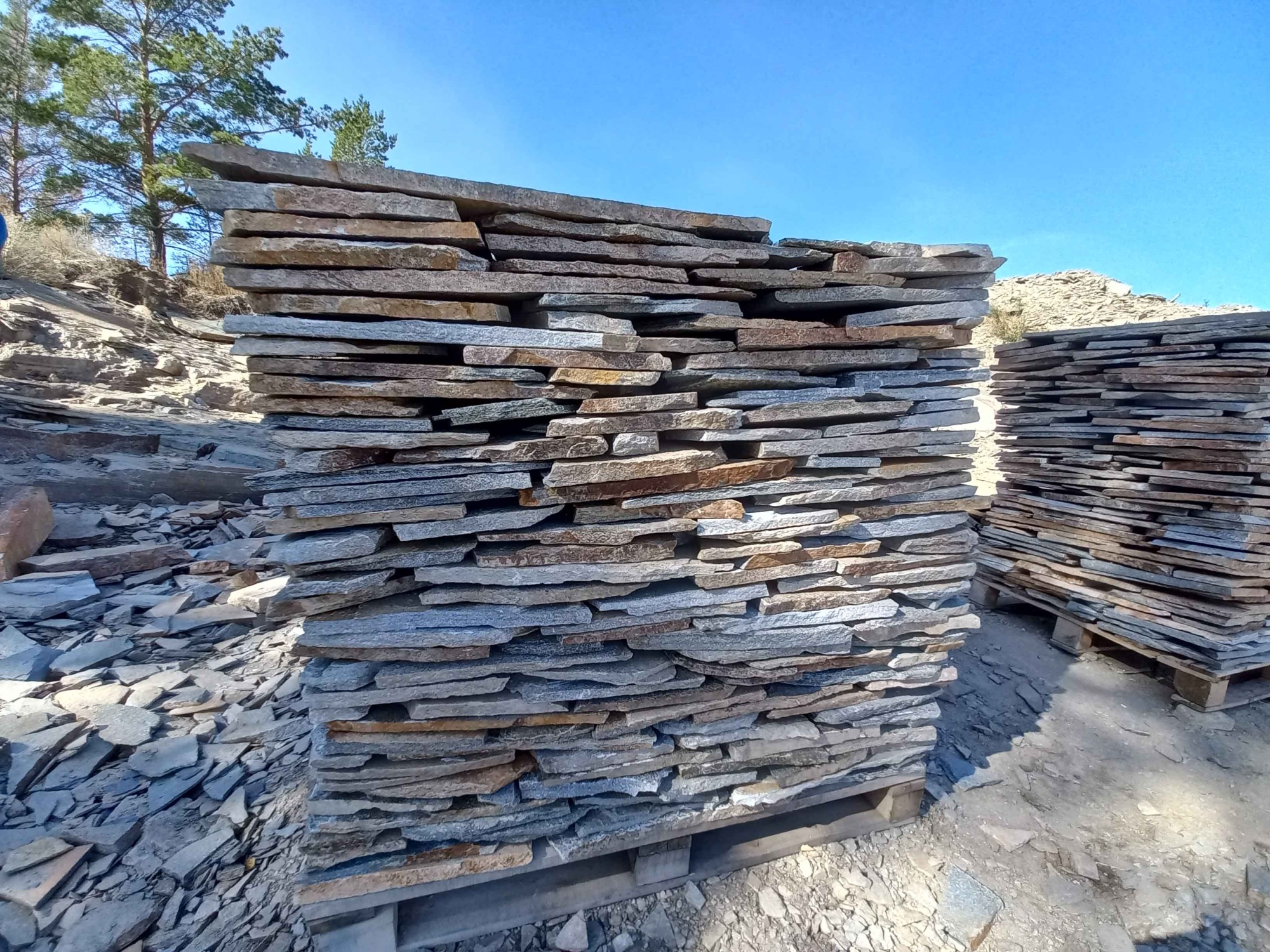 Плитняк златолит серебристый для фасада купить в Хабаровске