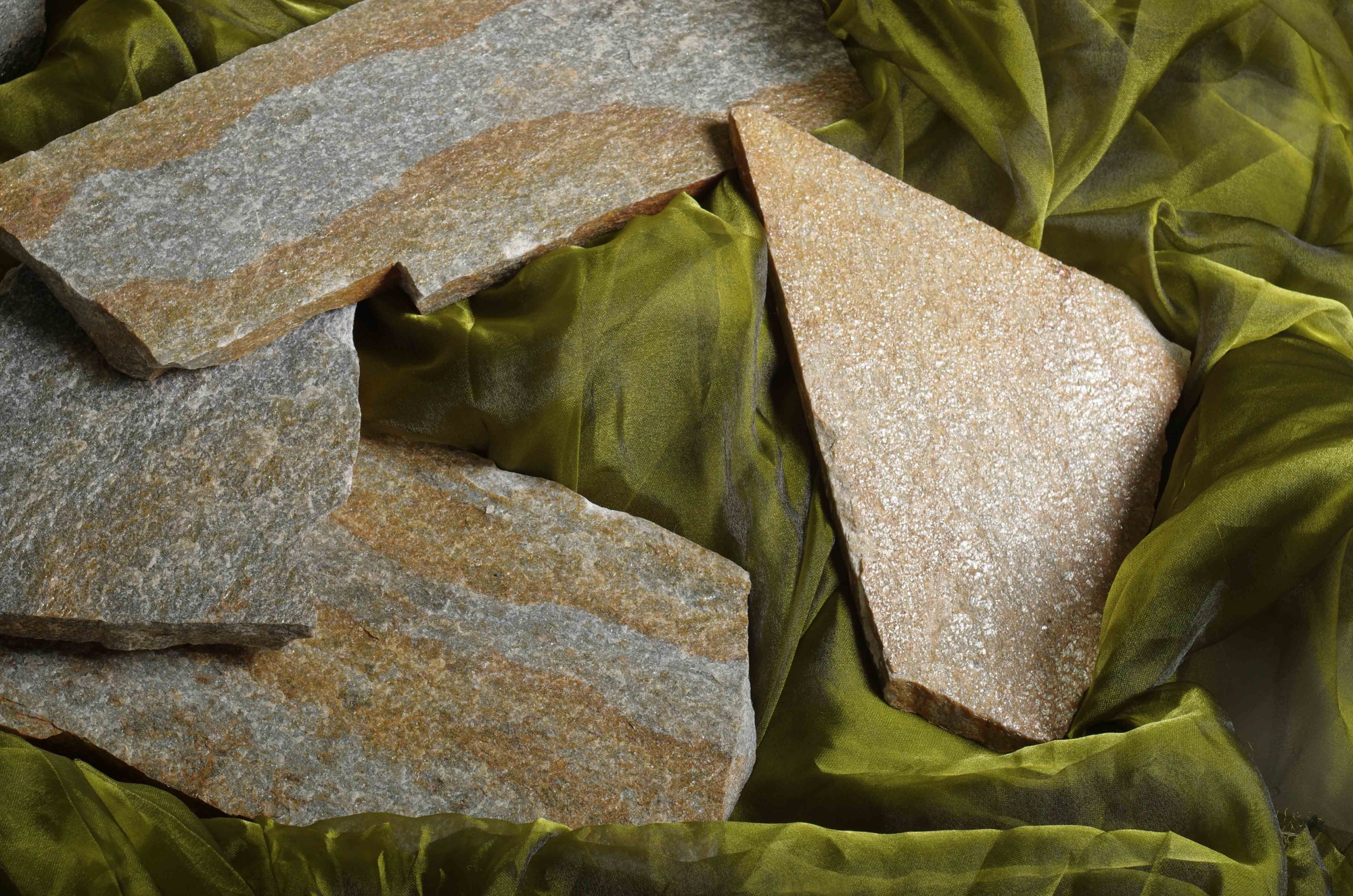 Плитняк златолит Уральский  для фасада купить в Хабаровске