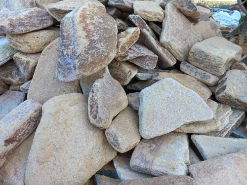 Златолит жёлтый, жёлто-зелёный глыбки и валуны для ланшафтного дизайна купить в Хабаровске