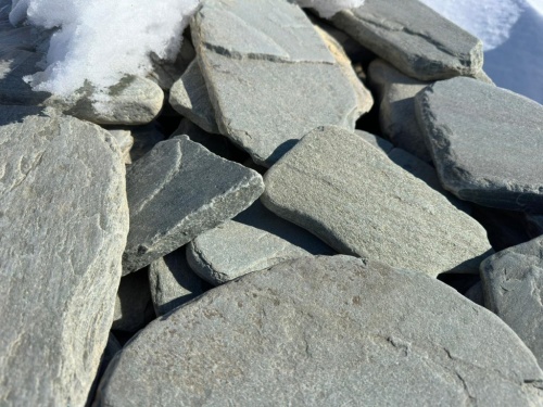 Плитняк златолит зелёный галтованный для цоколя купить в Хабаровске