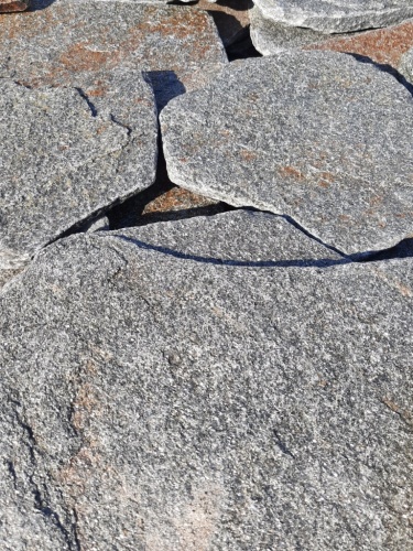 Златолит серебристый галтованный для лестниц купить в Хабаровске