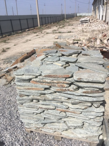 Златолит серебристый галтованный для лестниц купить в Хабаровске