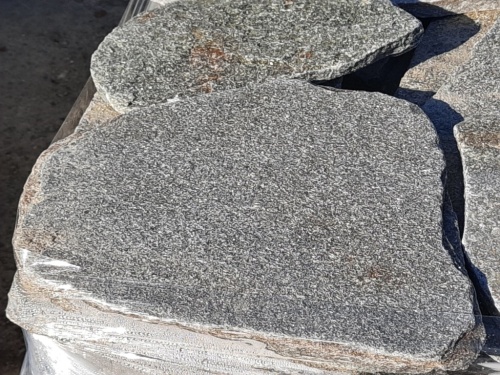 Златолит серебристый галтованный для лестниц купить в Хабаровске