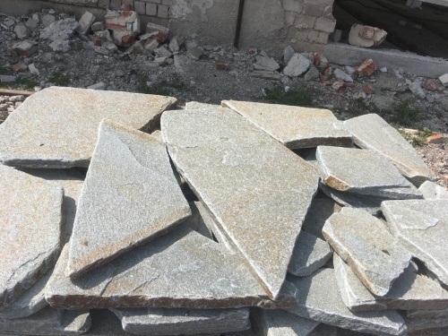 Златолит серебристый галтованный для лестниц купить в Хабаровске