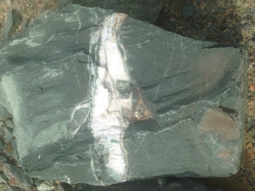 Гигантские зелёные валуны для ландшафтного дизайна весом более 5 тонн купить в Хабаровске